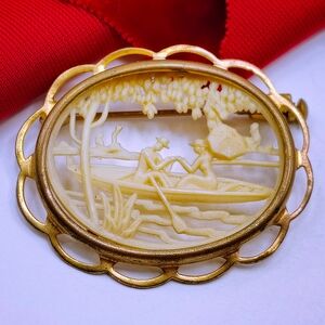 Vintage Gold and Cream Brooch